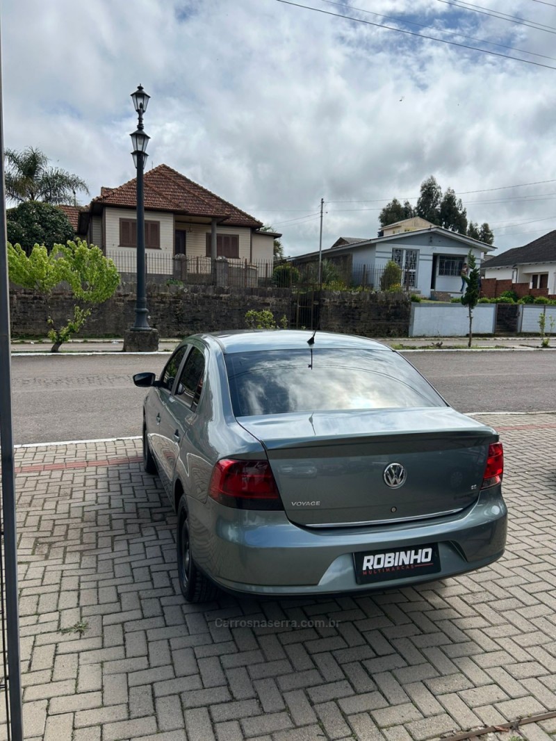 VOYAGE 1.6 LS 8V GASOLINA 2P MANUAL - 2011 - CAMBARá DO SUL