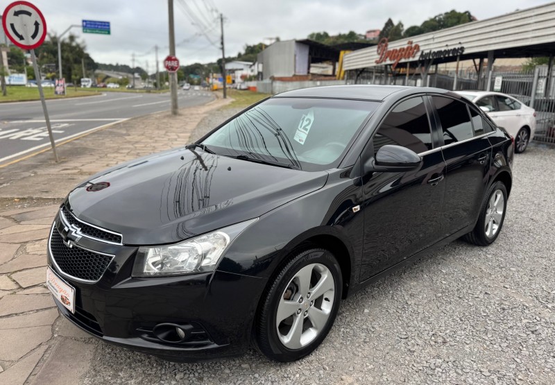 CHEVROLET - CRUZE - 2011/2012 - Preta - R$ 53.900,00
