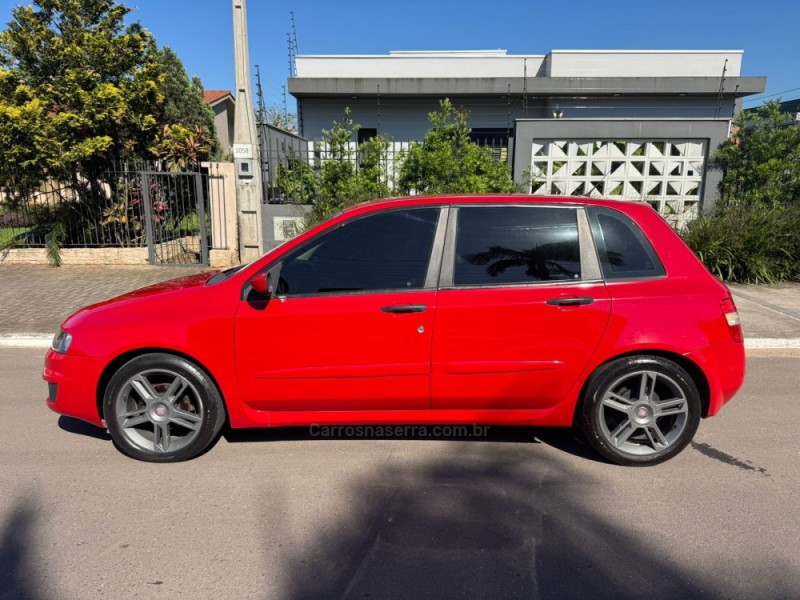 STILO 1.8 MPI CONNECT 8V GASOLINA 4P MANUAL - 2003 - ESTâNCIA VELHA