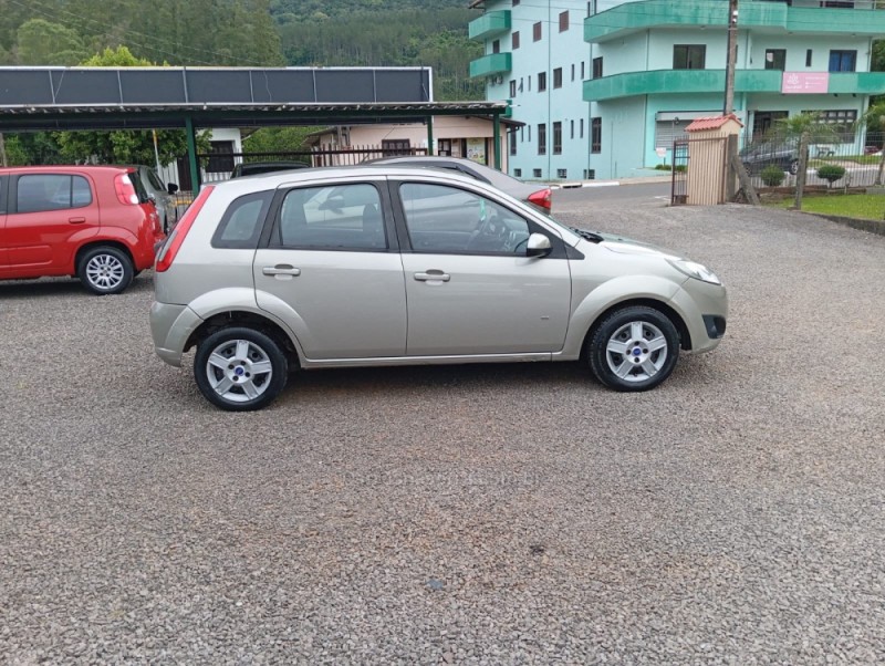 FIESTA 1.6 MPI 8V GASOLINA 4P MANUAL - 2014 - PICADA CAFé