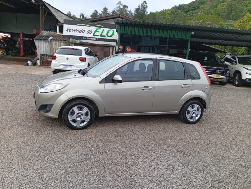 FIESTA 1.6 MPI 8V GASOLINA 4P MANUAL - 2014 - PICADA CAFé