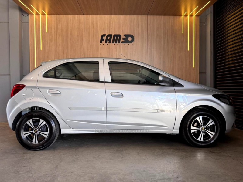 ONIX 1.0 LT PLUS 8V FLEX 4P MANUAL - 2018 - LAJEADO