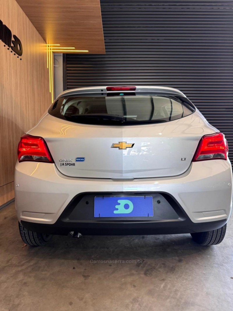 ONIX 1.0 LT PLUS 8V FLEX 4P MANUAL - 2018 - LAJEADO