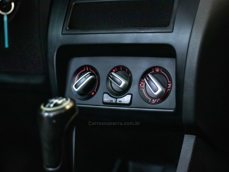 FOX 1.6 MI 8V FLEX 4P MANUAL - 2012 - CAXIAS DO SUL