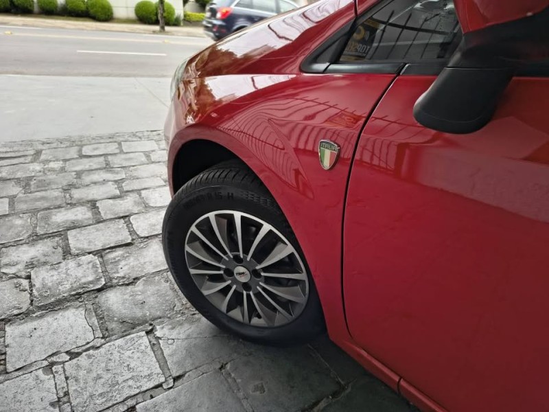 PUNTO 1.4 ATTRACTIVE ITALIA 8V FLEX 4P MANUAL - 2014 - CAXIAS DO SUL