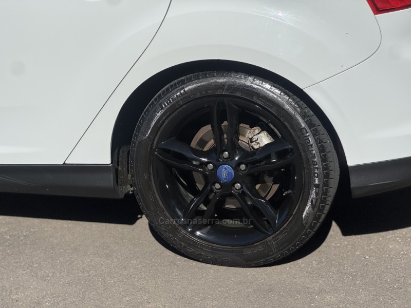 FOCUS 2.0 SE HATCH 16V FLEX 4P AUTO - 2015 - GRAMADO