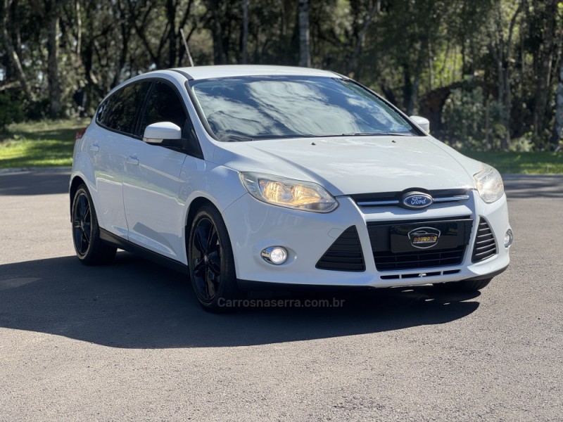 FOCUS 2.0 SE HATCH 16V FLEX 4P AUTO - 2015 - GRAMADO