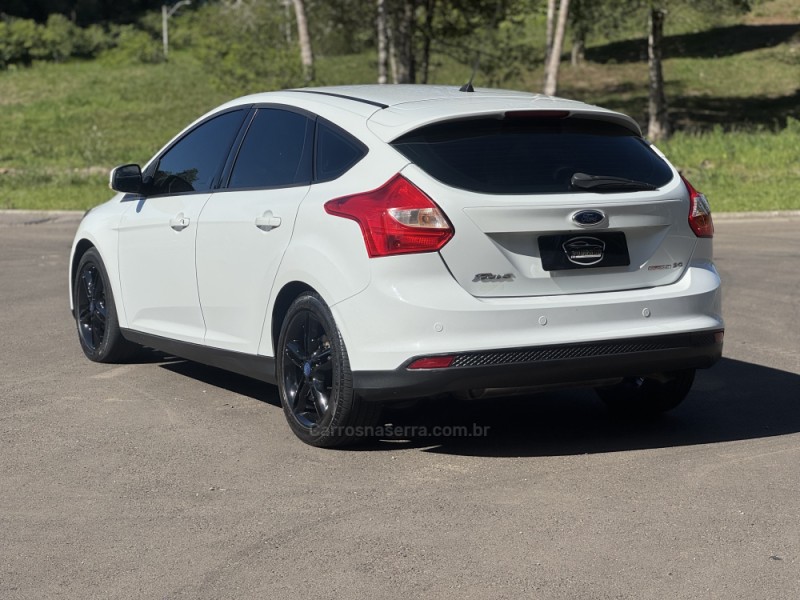 FOCUS 2.0 SE HATCH 16V FLEX 4P AUTO - 2015 - GRAMADO