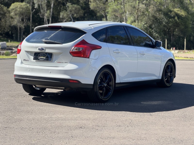 FOCUS 2.0 SE HATCH 16V FLEX 4P AUTO - 2015 - GRAMADO