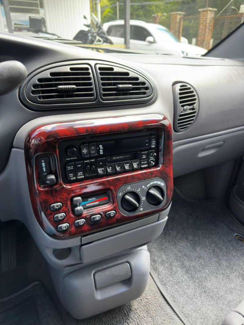 GRAND CARAVAN  - 2000 - CANELA
