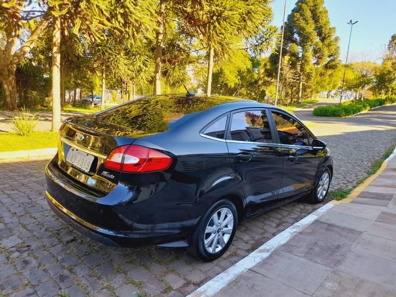 FIESTA 1.6 SE SEDAN 16V FLEX 4P MANUAL - 2011 - FARROUPILHA