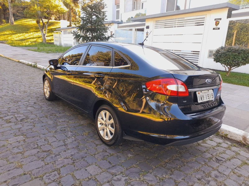 FIESTA 1.6 SE SEDAN 16V FLEX 4P MANUAL - 2011 - FARROUPILHA