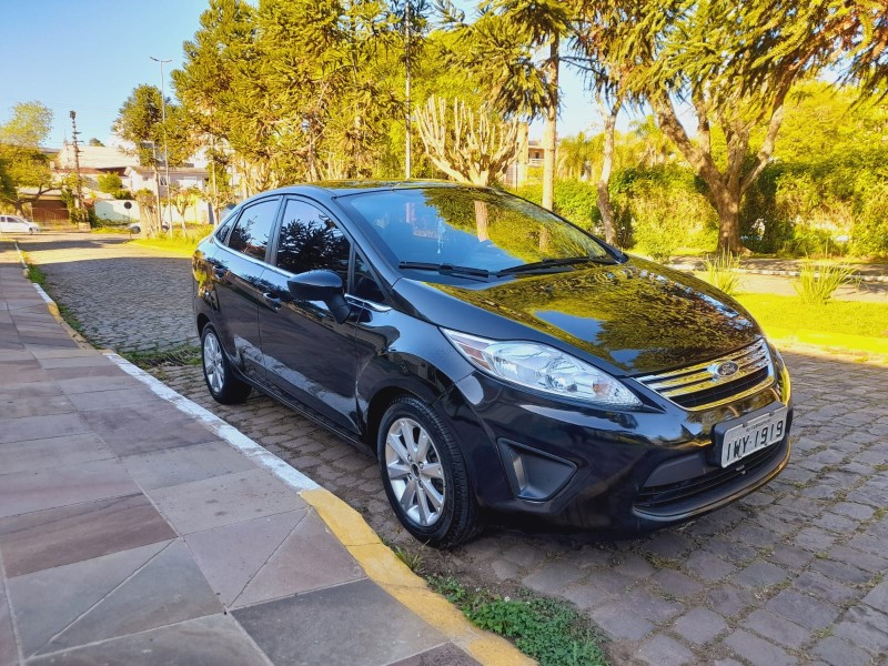 FIESTA 1.6 SE SEDAN 16V FLEX 4P MANUAL - 2011 - FARROUPILHA