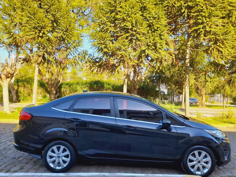 FIESTA 1.6 SE SEDAN 16V FLEX 4P MANUAL - 2011 - FARROUPILHA