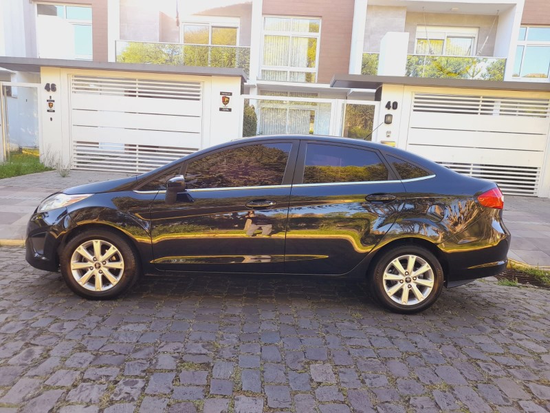FIESTA 1.6 SE SEDAN 16V FLEX 4P MANUAL - 2011 - FARROUPILHA