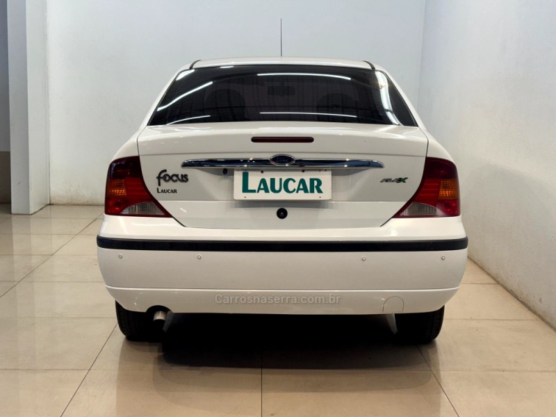 FOCUS 1.6 8V FLEX 4P MANUAL - 2009 - CASCA