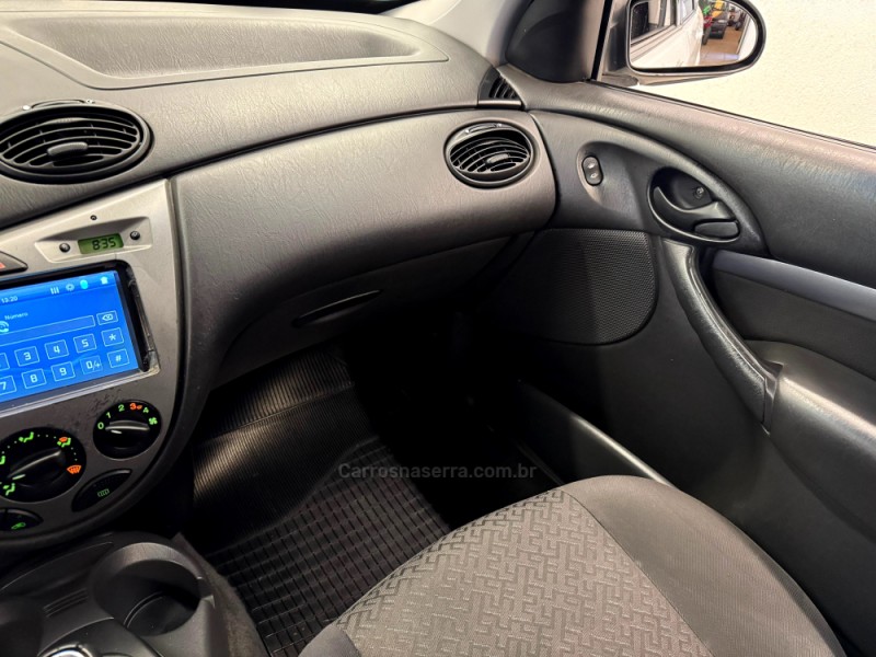 FOCUS 1.6 8V FLEX 4P MANUAL - 2009 - CASCA