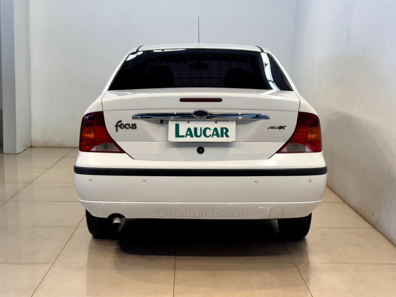 FOCUS 1.6 8V FLEX 4P MANUAL - 2009 - CASCA