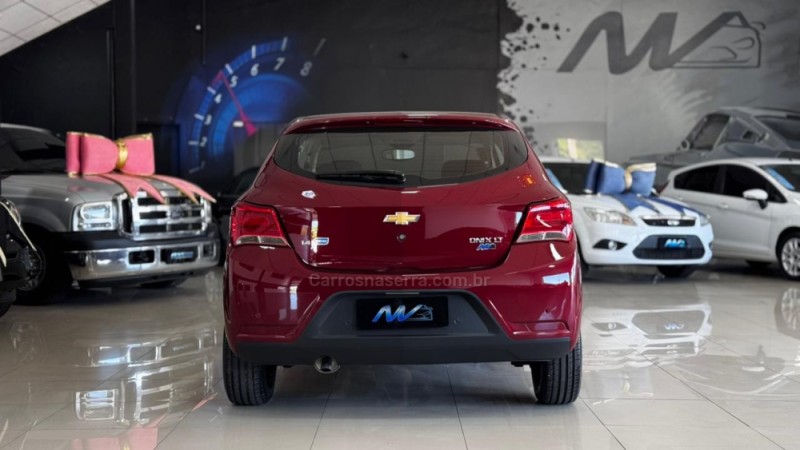 ONIX 1.4 MPFI LT 8V FLEX 4P MANUAL - 2017 - ESTâNCIA VELHA