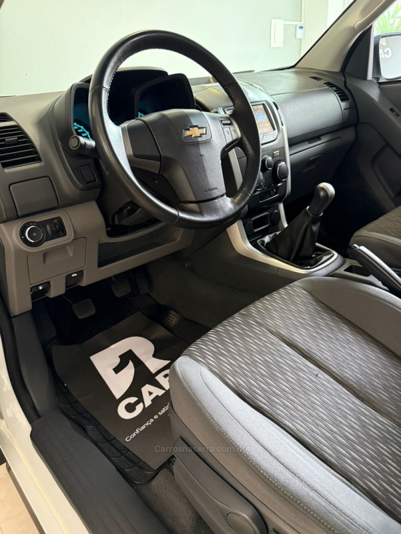 S10 2.4 LT 4X2 CD 8V FLEX 4P MANUAL - 2014 - LAJEADO