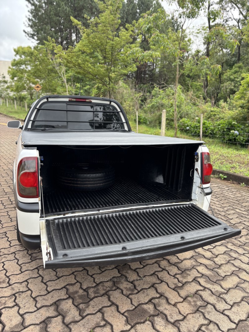 SAVEIRO 1.6 MI SURF CS 8V FLEX 2P MANUAL G.IV - 2009 - SANANDUVA