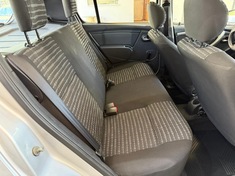SANDERO 1.6 EXPRESSION 8V FLEX 4P MANUAL - 2014 - FARROUPILHA