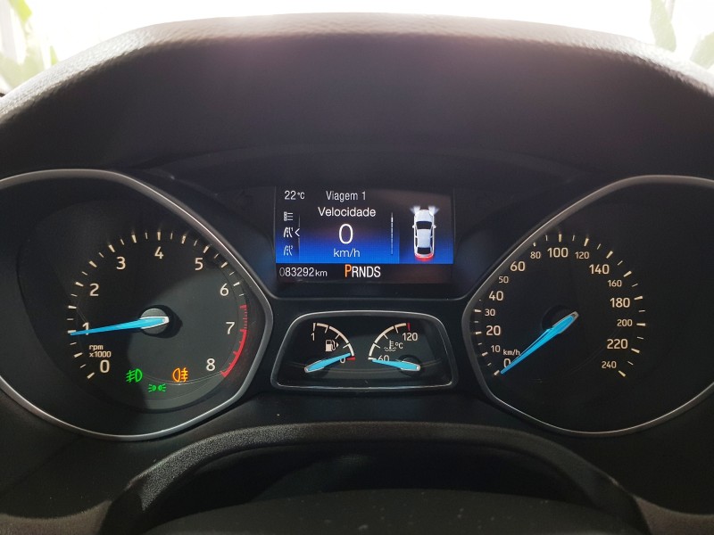 FOCUS 2.0 TITANIUM PLUS FASTBACK 16V FLEX 4P AUTOMÁTICO - 2016 - CAXIAS DO SUL