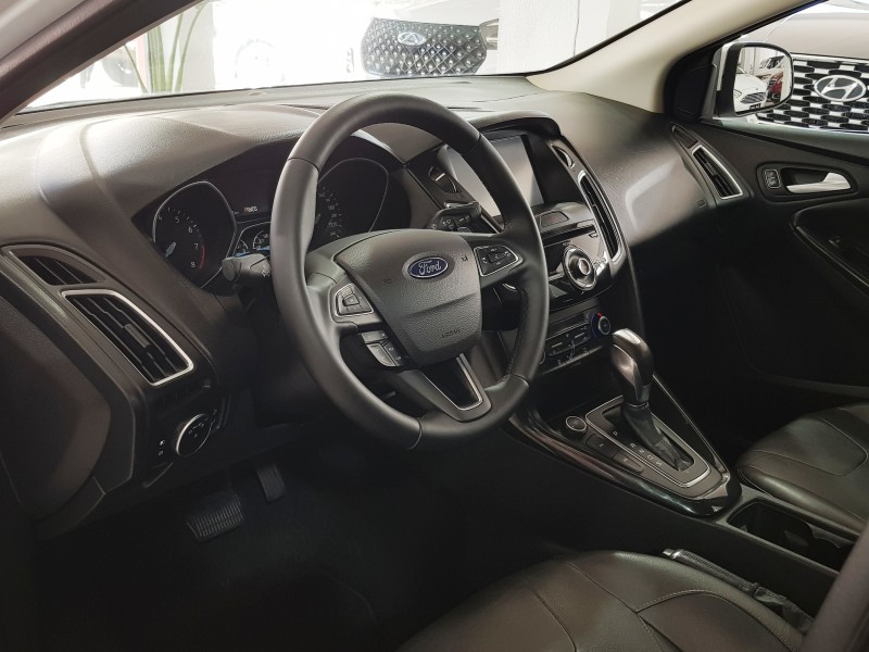 FOCUS 2.0 TITANIUM PLUS FASTBACK 16V FLEX 4P AUTOMÁTICO - 2016 - CAXIAS DO SUL