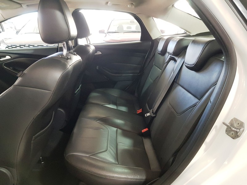 FOCUS 2.0 TITANIUM PLUS FASTBACK 16V FLEX 4P AUTOMÁTICO - 2016 - CAXIAS DO SUL