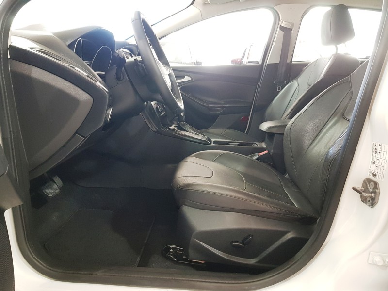 FOCUS 2.0 TITANIUM PLUS FASTBACK 16V FLEX 4P AUTOMÁTICO - 2016 - CAXIAS DO SUL
