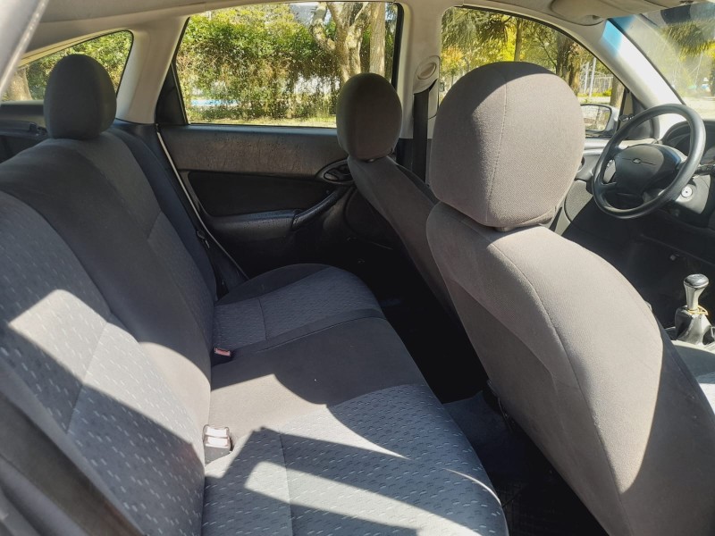 FOCUS 1.6 GL 8V GASOLINA 4P MANUAL - 2006 - FARROUPILHA
