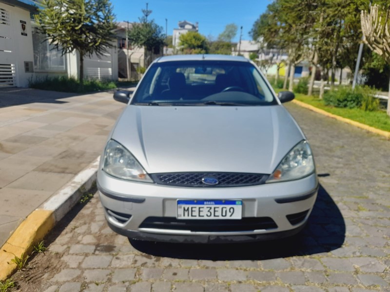 FOCUS 1.6 GL 8V GASOLINA 4P MANUAL - 2006 - FARROUPILHA