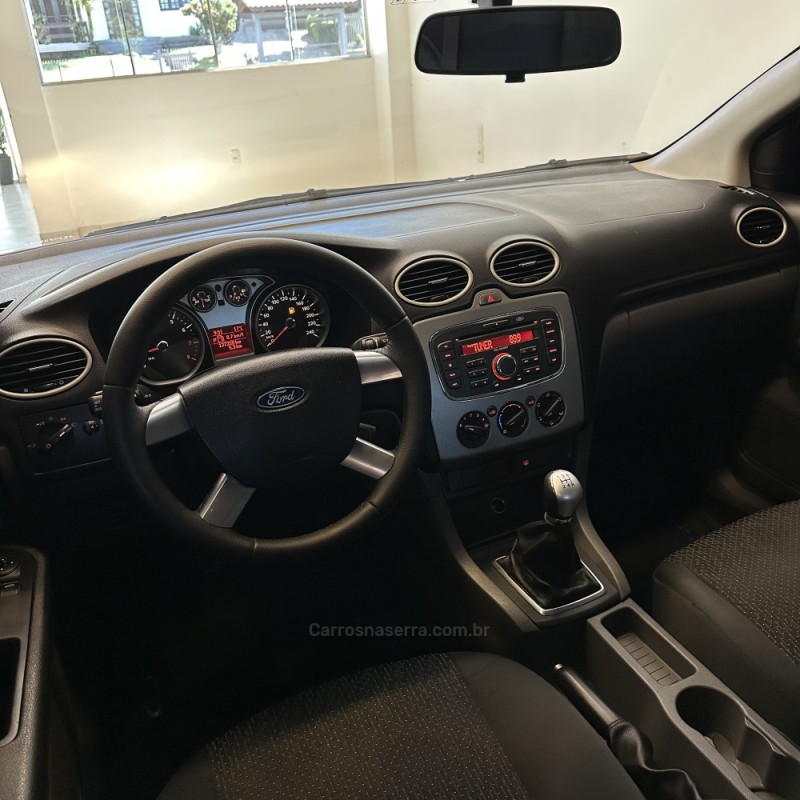 FOCUS 1.6 8V FLEX 4P MANUAL - 2012 - FARROUPILHA