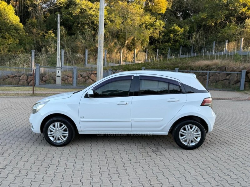 AGILE 1.4 MPFI LTZ 8V FLEX 4P MANUAL - 2011 - IVOTI
