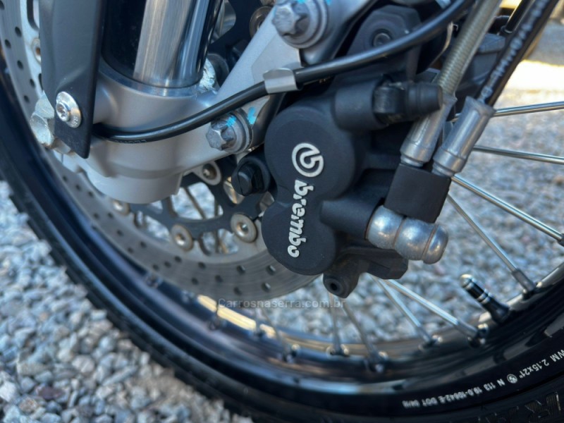 F 800 GS - 2017 - CANELA