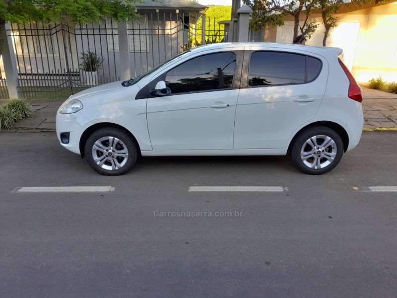 PALIO 1.6 MPI ESSENCE 16V FLEX 4P MANUAL - 2013 - NOVA PRATA