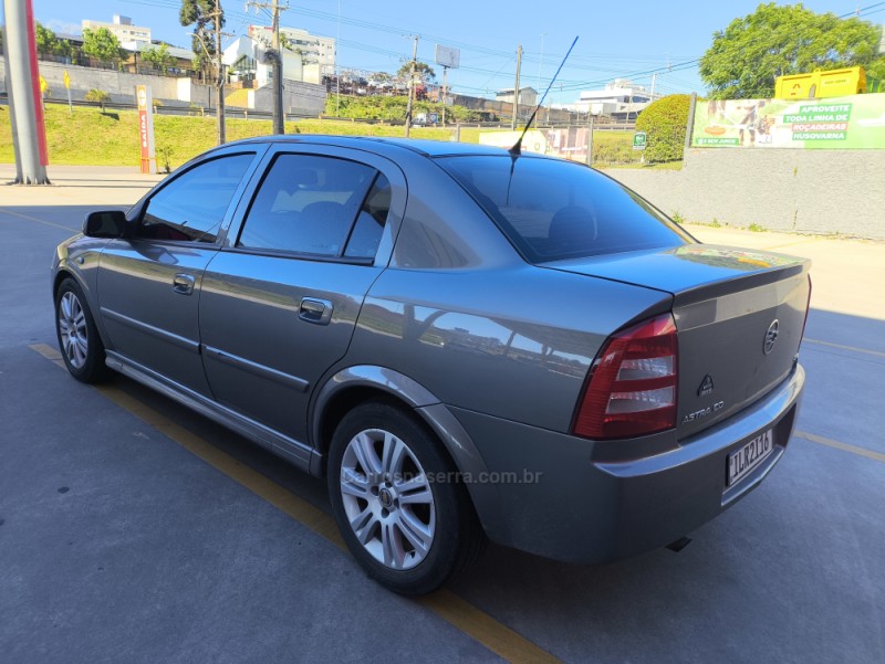 ASTRA 2.0 MPFI CD 8V GASOLINA 4P MANUAL - 2004 - FARROUPILHA