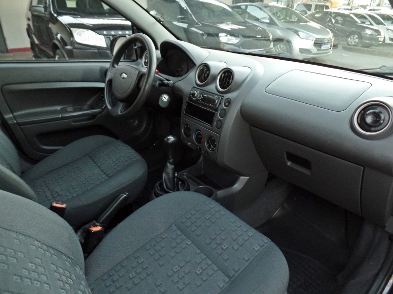 FIESTA 1.0 MPI PERSONNALITÉ 8V GASOLINA 4P MANUAL - 2004 - CAXIAS DO SUL