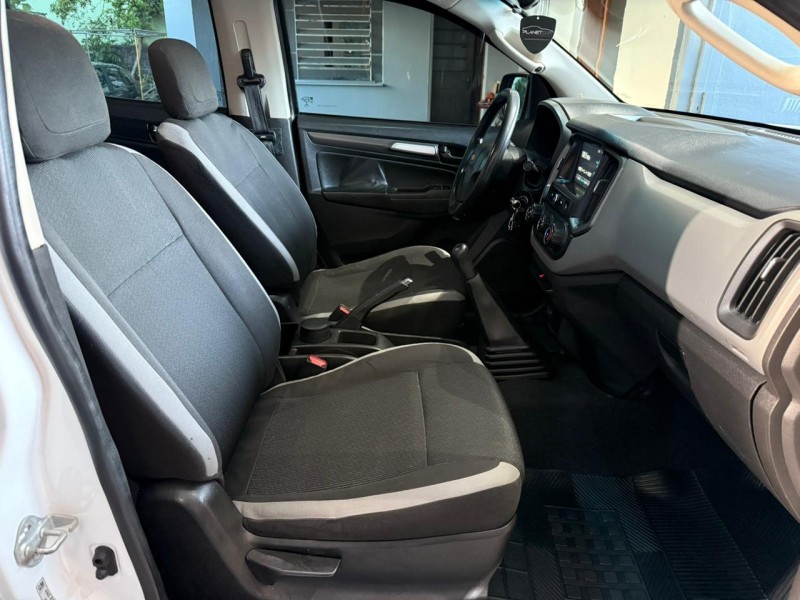 S10 2.5 ADVANTAGE 4X2 CD FLEX 4P MANUAL - 2017 - FARROUPILHA