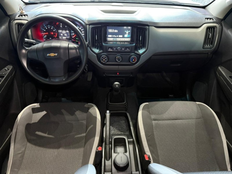 S10 2.5 ADVANTAGE 4X2 CD FLEX 4P MANUAL - 2017 - FARROUPILHA