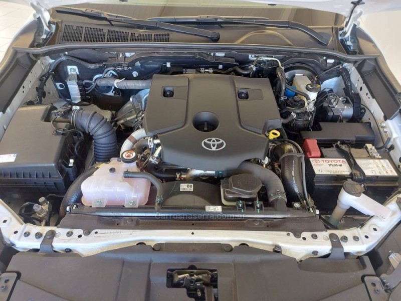 HILUX SW4 2.8 4X4 SRX PLATINUM TURBO 7 LUGARES DIESEL 4P AUTOMÁTICO - 2025 - NOVO HAMBURGO