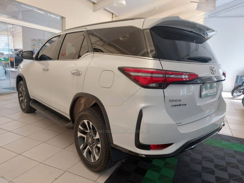 HILUX SW4 2.8 4X4 SRX PLATINUM TURBO 7 LUGARES DIESEL 4P AUTOMÁTICO - 2025 - NOVO HAMBURGO