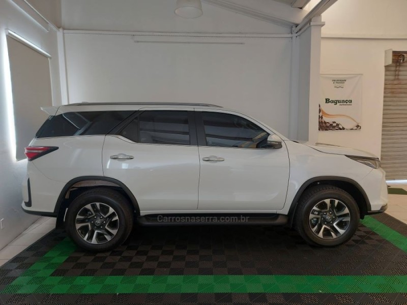 HILUX SW4 2.8 4X4 SRX PLATINUM TURBO 7 LUGARES DIESEL 4P AUTOMÁTICO - 2025 - NOVO HAMBURGO