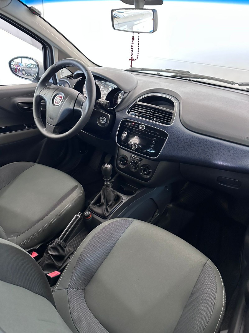 PUNTO 1.4 ATTRACTIVE 8V FLEX 4P MANUAL - 2015 - FARROUPILHA
