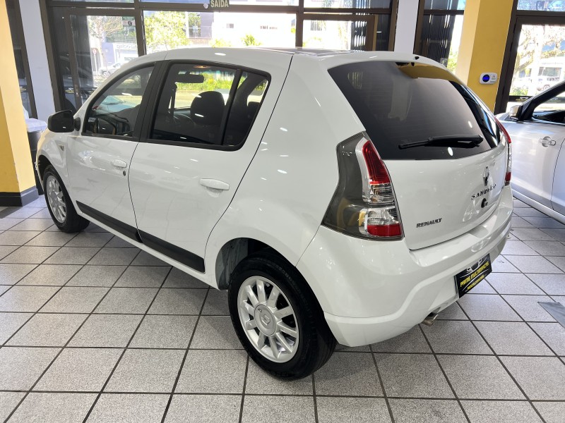 SANDERO 1.6 PRIVILÉGE 8V FLEX 4P AUTOMÁTICO - 2014 - CAXIAS DO SUL