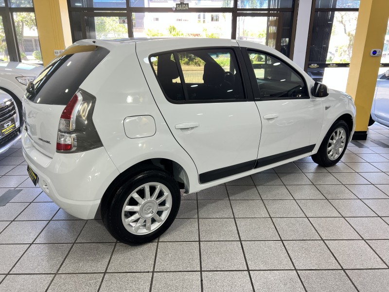 SANDERO 1.6 PRIVILÉGE 8V FLEX 4P AUTOMÁTICO - 2014 - CAXIAS DO SUL
