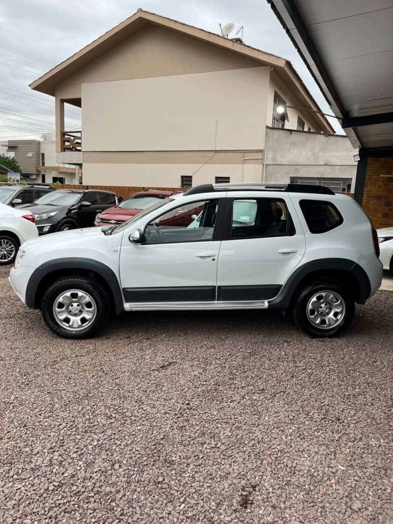 DUSTER 1.6 DYNAMIQUE 4X2 16V FLEX 4P MANUAL - 2015 - LAJEADO