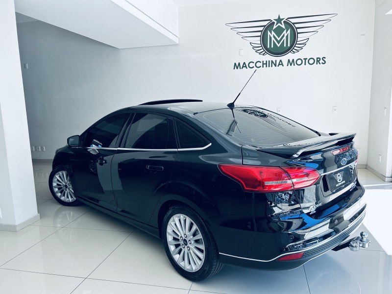 FOCUS 2.0 TITANIUM PLUS FASTBACK 16V FLEX 4P AUTOMÁTICO - 2016 - CAXIAS DO SUL