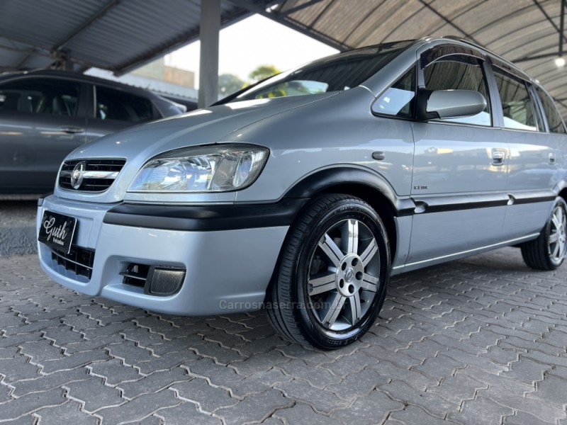 ZAFIRA 2.0 MPFI ELITE 8V FLEX 4P MANUAL - 2012 - BOM PRINCíPIO