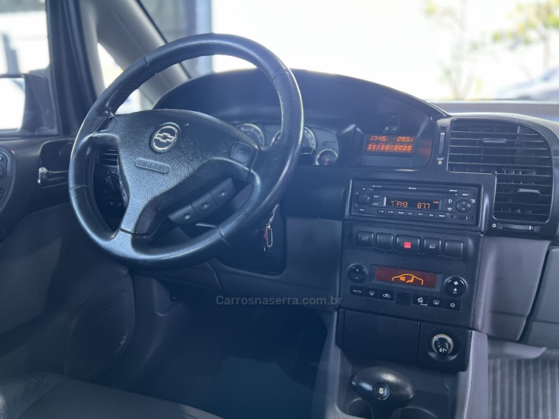 ZAFIRA 2.0 MPFI ELITE 8V FLEX 4P MANUAL - 2012 - BOM PRINCíPIO